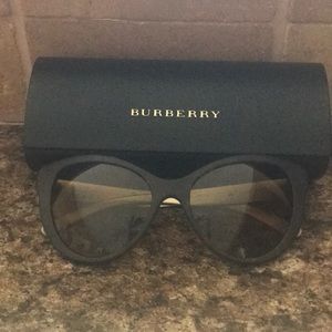 💥💥Burberry Sunglasses 🕶
